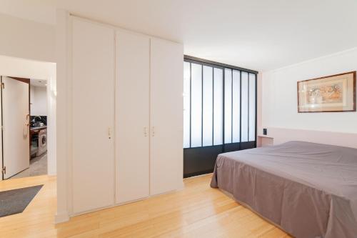large pleasant studio alcove in center, Paris (photo 6)
