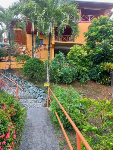 Castara Bliss Vacation Apartments Tobago in กาสตารา