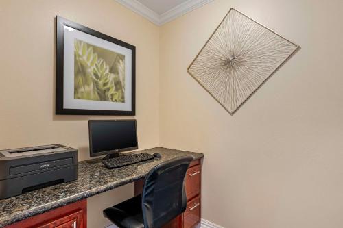 Best Western Pineywoods Inn - image 13