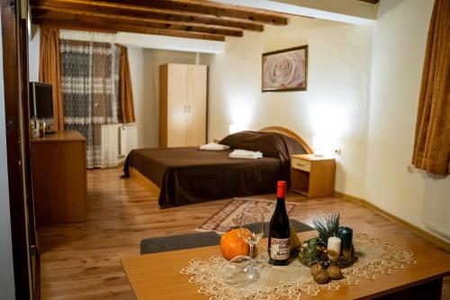 Double or Twin Room image 6