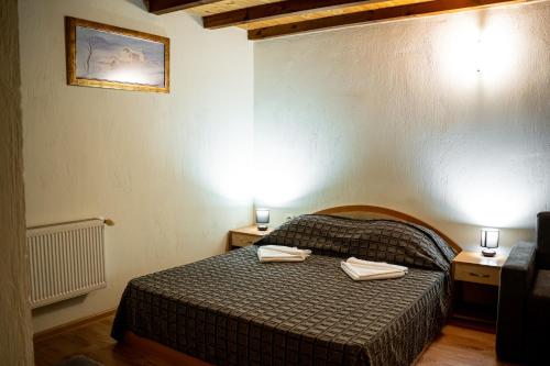 Double or Twin Room image 4