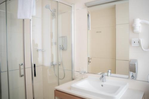 Hotel Srbija Garden Ex Garni - image 2