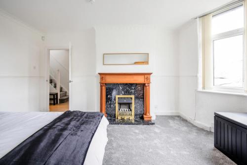 5-bedroom home in trendy Dibsbury area Manchester with parking, Manchester