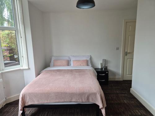 The Hyde House - En Suite Rooms in Gee Cross