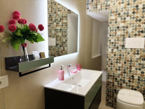 Deluxe Double Room with Balcony image 10