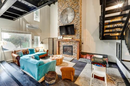 Mtn-View Gem with Deck and Hot Tub in Tannersville in Tannersville