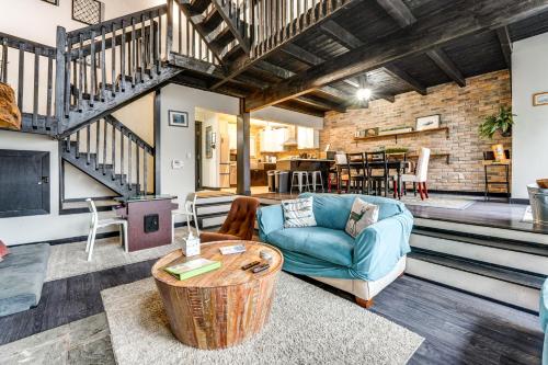 Mtn-View Gem with Deck and Hot Tub in Tannersville in Tannersville