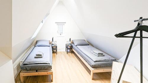 ALFA Stuttgart 3BR 5 Beds Netflix INET EBK Wasen Apartment nahe Daimler l Bathroom l Kitchen l WIFI & SmartTV l 3 Zimmer 5 Betten l Küche l Duschbad, Stuttgart (photo 9)