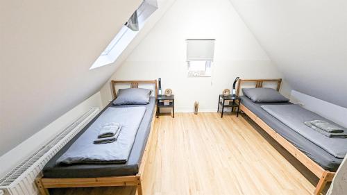 ALFA Stuttgart 3BR 5 Beds Netflix INET EBK Wasen Apartment nahe Daimler l Bathroom l Kitchen l WIFI & SmartTV l 3 Zimmer 5 Betten l Küche l Duschbad, Stuttgart (photo 7)