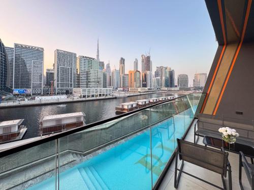 Sunset View Overlooking Burj Khalifa and Canal View, Dubaï (photo 2)