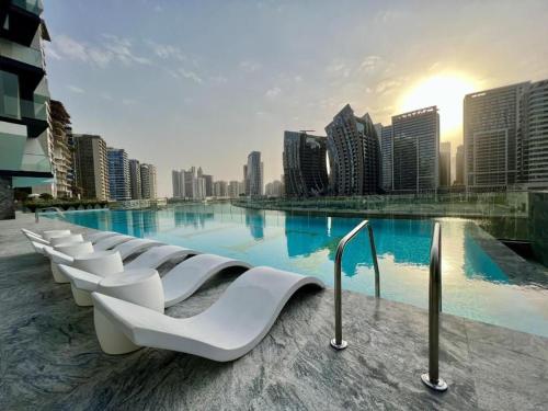 2 Bed | Burj Khalifa View | Canal View | Luxury - image 13