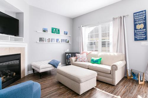 Golden Dome Getaway Townhome Close To ND thumb 2