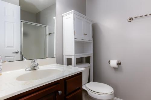 Golden Dome Getaway Townhome Close To ND detail
