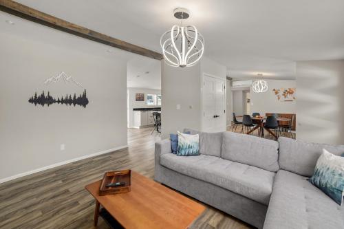 köök, Modern Private Stay with Luxury Amenities in Derby (VT)