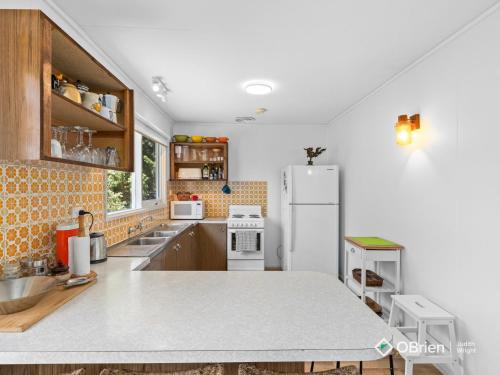 Ventnor Vintage Retreat - image 4