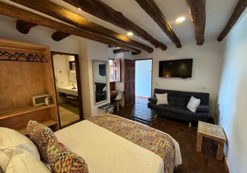 1 queen bed, 1 sofa bed