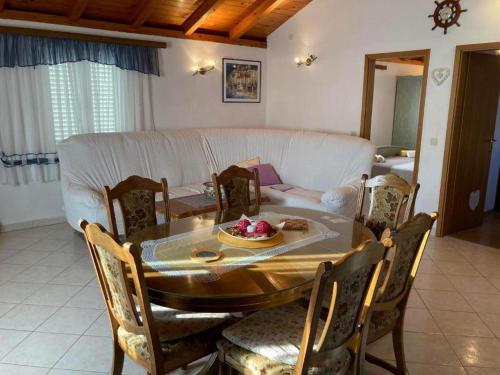 Apartments by the sea Milna Vis - 8896 - image 7