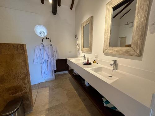 626152447 Santa Sofia Casa Boutique