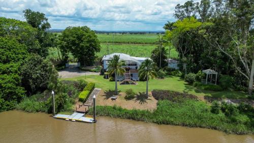 Clarence River Retreat - Oceanstays - Farmstay & Jetty