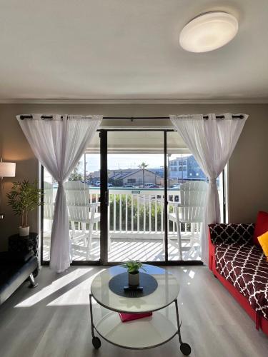 Cozy Galveston Beach Front Condo - Galveston, TX