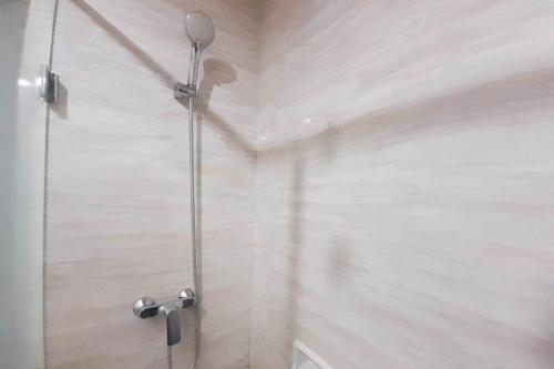 Best Homey and Modern Studio at Uttara The Icon Apartment By Travelio - image 2