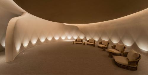 Dusit Thani Bangkok - image 3