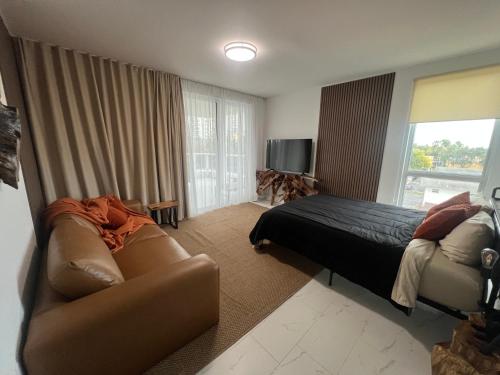 MIAMI BLACK ROCK and BROWN WOOD APART HOTEL 2024 - PRIVATE TERRACE - free GARAGE - Beach 5 min in Hollywood, USA