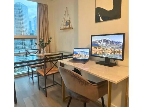 City Retreat With Views in the Heart of Downtown in Vancouver, Canada