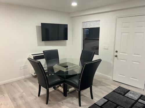 Modern and charming 1 bed first floor apartment in Mid-City