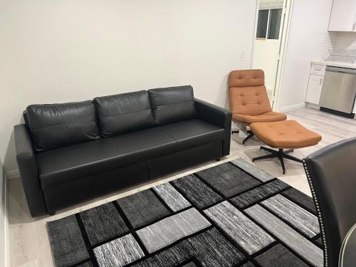 Modern and charming 1 bed first floor apartment in Mid-City