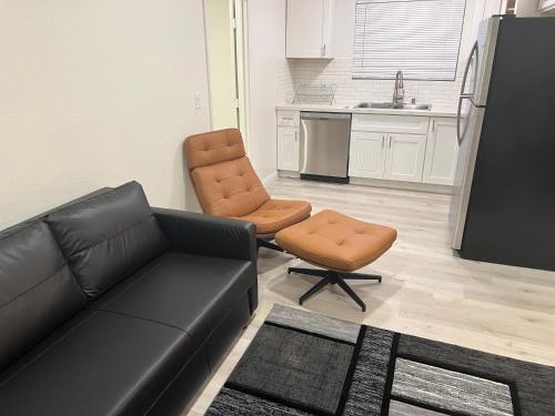 Modern and charming 1 bed first floor apartment in Mid-City