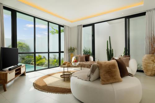 Three-Bedroom Villa image 8