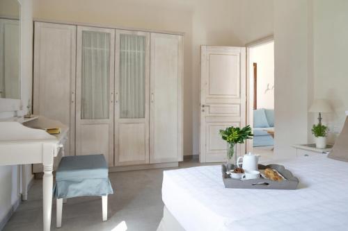 Junior Suite with Garden or Pool View image 6