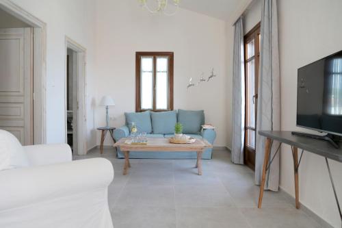 Junior Suite with Garden or Pool View image 2