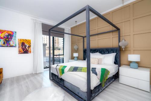 White Sage Spacious 1BR at Marina Promenade, Dubaj