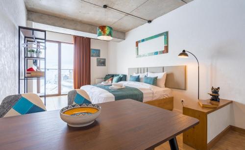 1 queen bed, 1 sofa bed