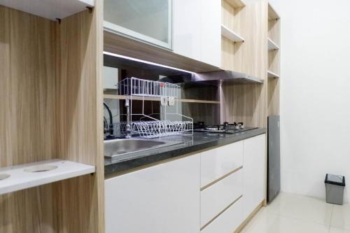 Best Value 1BR at Twin Tower Apartment By Travelio - image 3