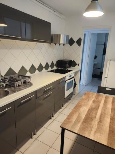 Kitchen, Joli F3 Montpellier proche mer et centre ville in Celleneuve