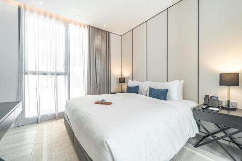 One-Bedroom Suite image 8