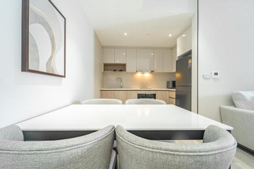 One-Bedroom Suite image 3