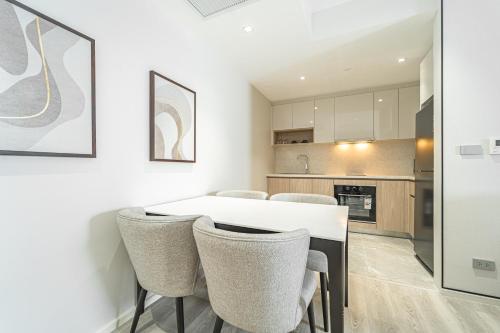 One-Bedroom Suite image 5