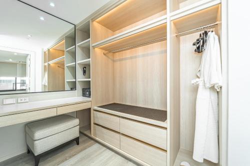 One-Bedroom Suite image 4