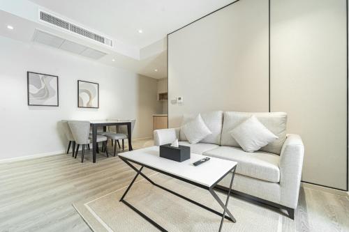 One-Bedroom Suite image 2