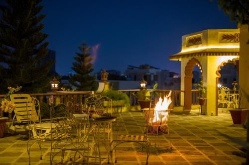 Alaya Stays Abhimanyu Mansion Pearl 6 BHK Mansion with Rajasthani Decor