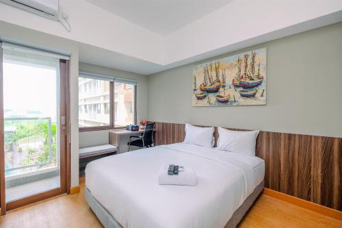Comfortable Pool View Studio Room at Gateway Park LRT City Jatibening Apartment By Travelio, Bekasi