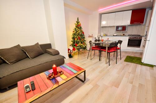 Deluxe Two-Bedroom Apartment image 4