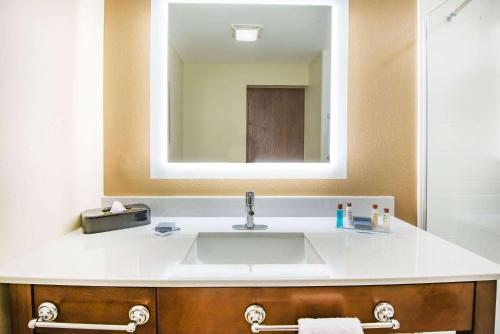 Hawthorn Extended Stay by Wyndham Saint Clairsville in Saint Clairsville, USA