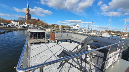 Rõdu/terrass, Hausboot Fjord Dory mit Biosauna in Schleswig in Schleswig