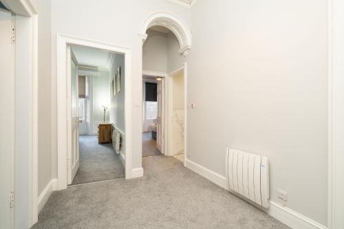 Vestíbulo, Lochside Apartments, Apt B in Montrose