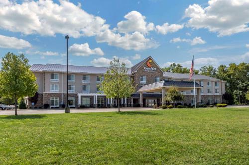 Comfort Inn & Suites - image 39